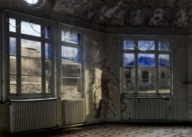 AMUSEMENT / RONAN MEROT